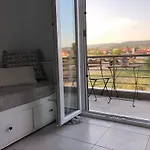 펜션 Town House - Ocean View 니키티
